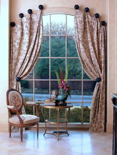 Curved windows are suitable bright textiles