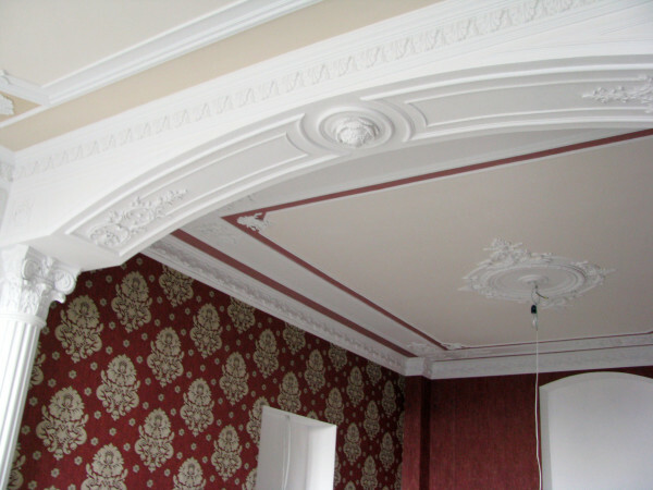 Plaster fillet in a classical setting