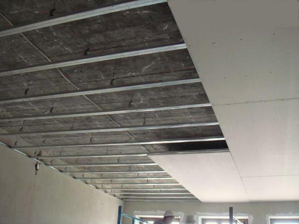 With gypsum board you can not only level the ceiling, but also produce excellent sound and heat insulation