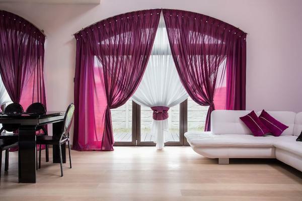 Familiarisation avec des idées de design intéressantes salon en utilisant des rideaux violets peut vous être sur Internet
