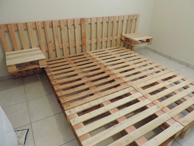 a bed of pallets with tables on the sides