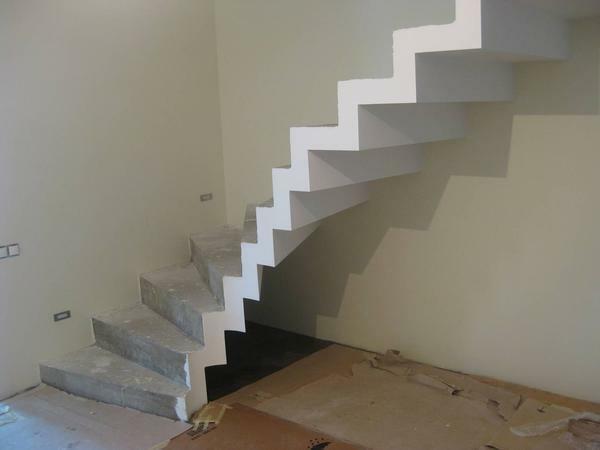 Correctly chosen slope of the concrete staircase - a pledge of a convenient upgrade to the second floor