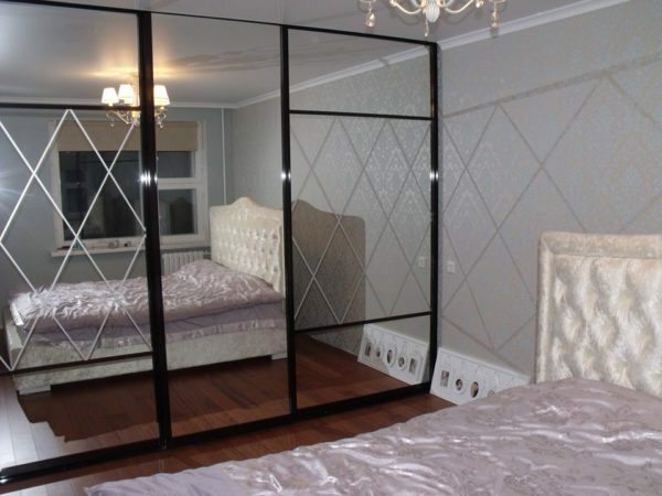 For dressing the ideal solution is to install the mirror panels