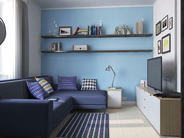 Im kleinen Wohnzimmer Möbel sollten entlang der Außenwände platziert werden, einen leeren Raum in der Mitte verlassen