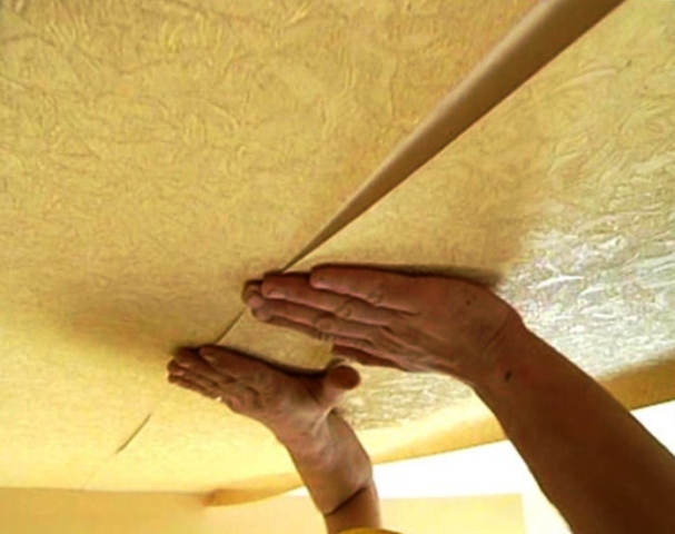 Como papel de parede pokleit à direita teto: vídeo tutorial sobre o rótulo