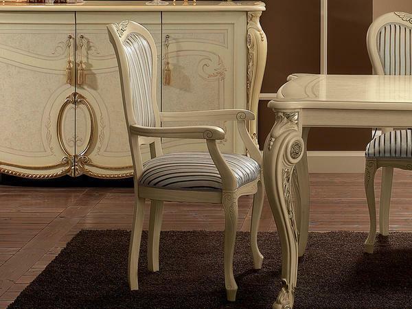Stolička s opierkami možno vybrať takmer každý interiér