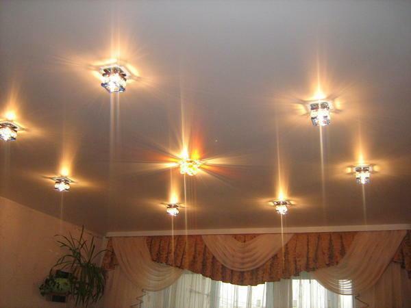 Nokta halojen lambalar - Modern asma tavanlar için en iyi seçim