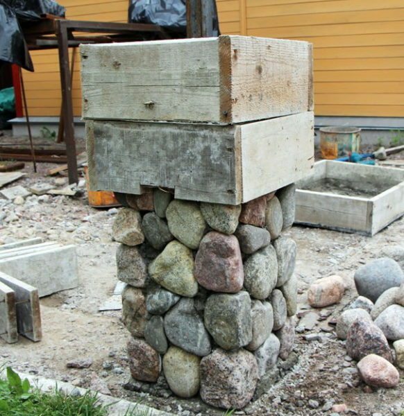 To make stone pillars for fence wrought - a difficult task