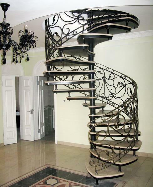 Išsigalvoti ir įdiegti metalo laiptai gali būti dėl jų pačių, pagrindinis dalykas - galvoti apie savo dizaino ir parengti visi būtini darbo