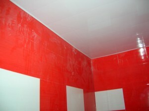 תיקון של התקרה בחדר האמבטיה ואת מערכת הרצפה: חומרים, תיקון של ניקוז מים