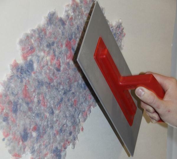 The technology of applying liquid wallpaper is simple, the main thing is to follow the step-by-step instructions