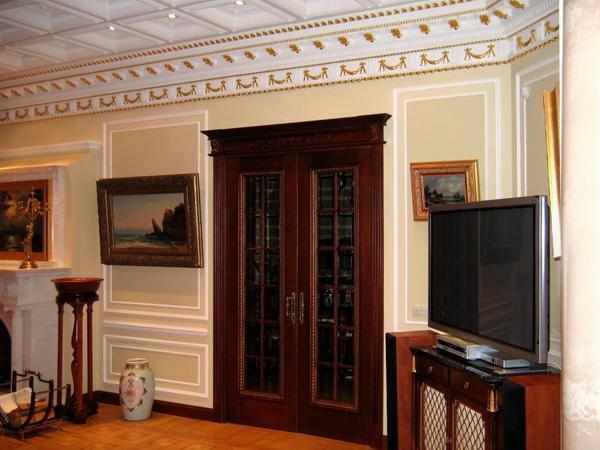 Choosing interior doors for the living room, you must take into account the features and design of the living room