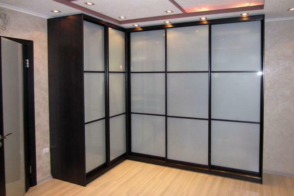 The corner wardrobe for the hallway is an ideal option, gaining more popularity