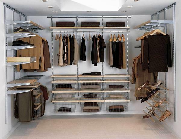 To make the flooring wardrobe yourself, you should allocate space for it and purchase the necessary pieces of furniture and storage systems