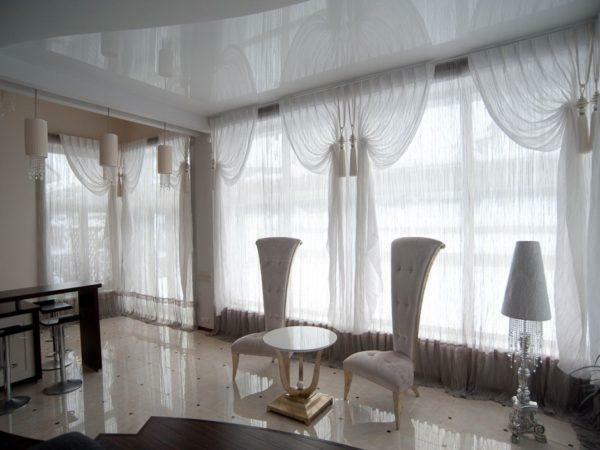 To pick up elite curtains for a drawing room or a bedroom a problem certainly difficult, but very interesting