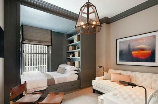 Kombinuotas gyvenamasis kambarys su miegamuoju sukurti unikalų dizainą savo bute