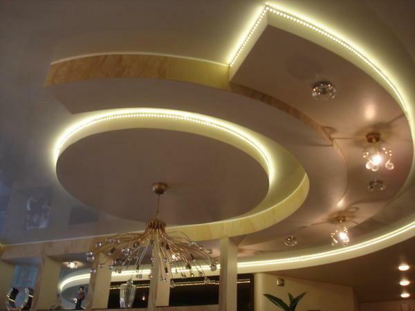 The ceiling from gypsum cardboard is similar to a stretchable beautiful appearance and ability of soundproofing