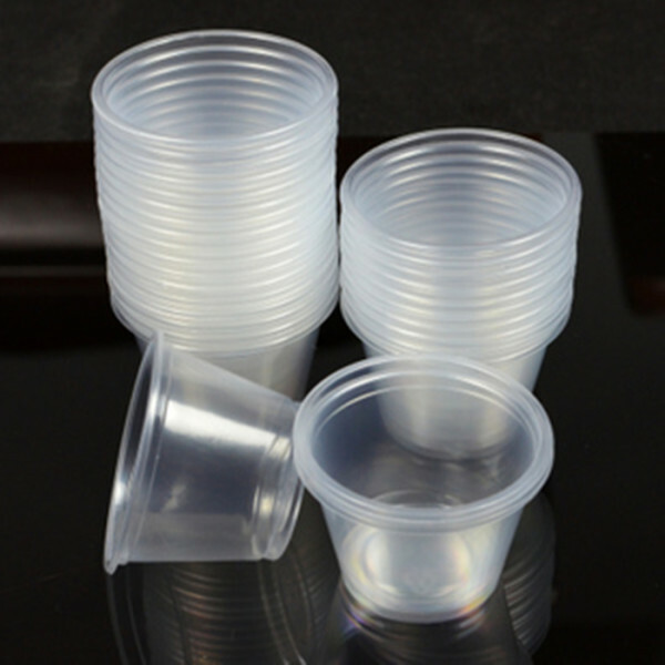 Pavyzdžiui, žvakė iš formos, kad sudarytų plastikinis puodelis bus labai lengvai pašalinti