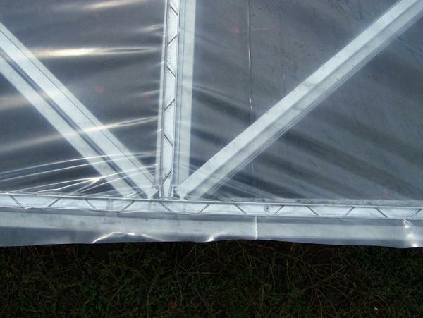 Mounting the film to the metal frame of the greenhouse: polycarbonate welded fasten, the iron construction of the team