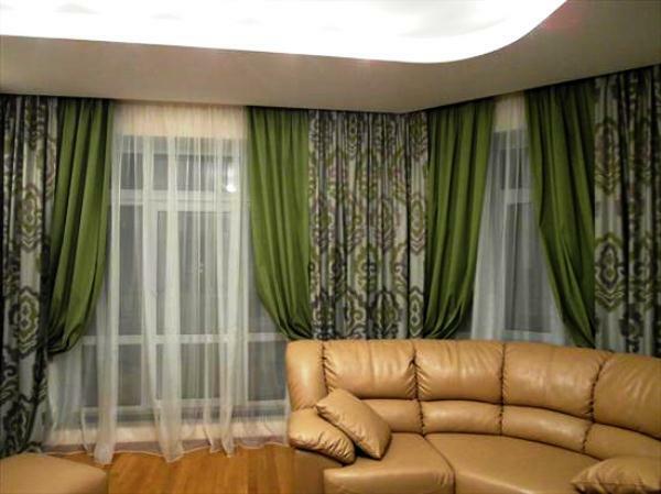 Beautiful drapes easily decorate the guest room and stylishly complement the interior