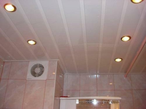 Ceiling from plastic panels - a simple and reliable option for finishing living quarters