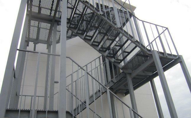 Check the quality of the stairs by using special tests