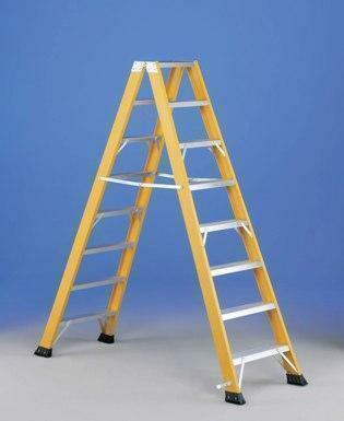 The main thing in the stepladder is the strength of the structure and the quality of the material