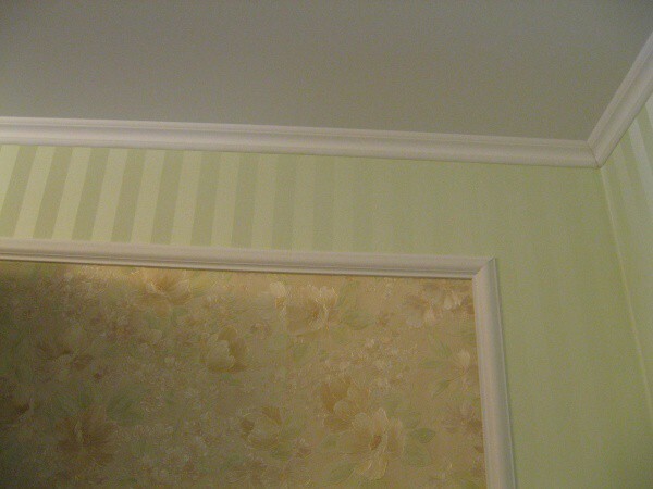 Example of the baseboards of the foam in the interior