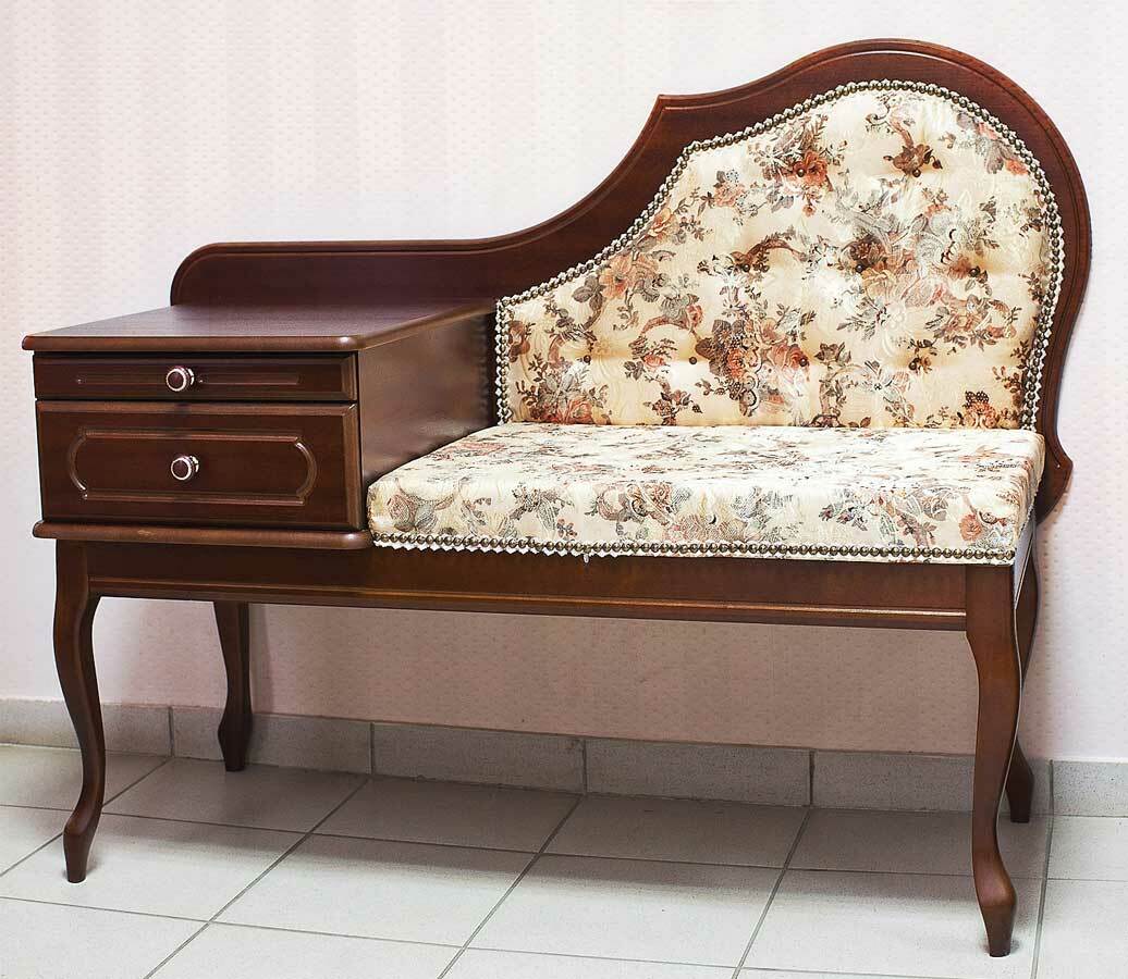 Scaun în hol - este în primul rând un confort atât pentru proprietar acasă și pentru oaspeții săi