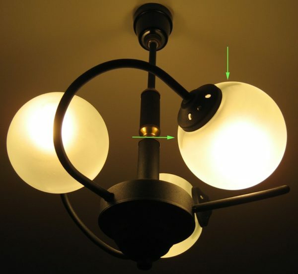 Kada je zatvoren, koristi se strop svjetiljka više topline i manje.