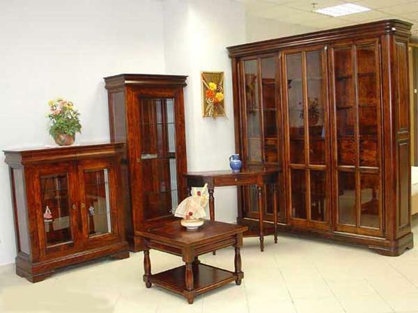 Solid wood furniture for the living room is graceful, refined and beautiful