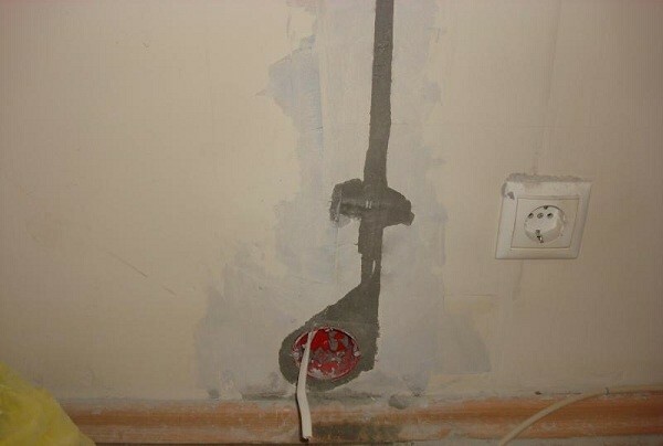 After wiring Stroebe are sealed, and the surface can be plaster or putty