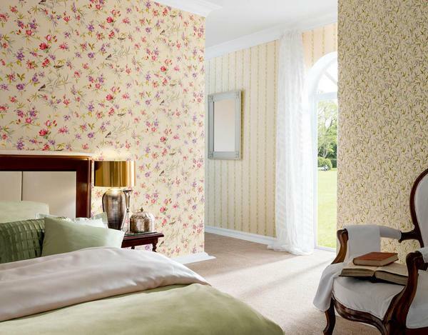 Wallpaper from Italy will look great in the interior of any room