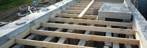 Properly installed formwork allows to pour the floor slab, it can compete with the factory product