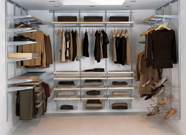 Prefabricated racks are quite convenient and practical, as they can be changed and rearranged from place to place