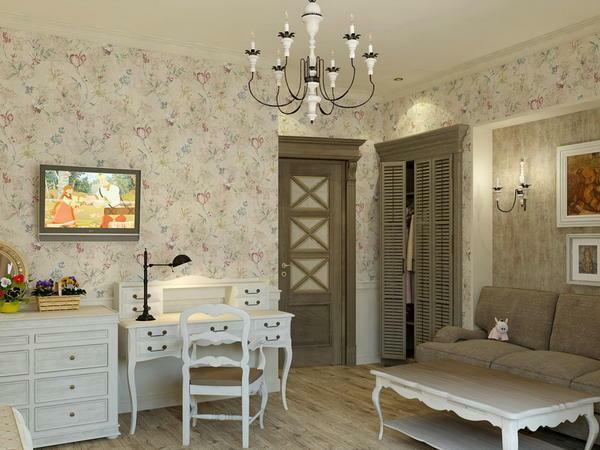 Rotā dzīvojamo istabu provansiešu stilā var būt skaistas galda lampas un oriģinālu lustra