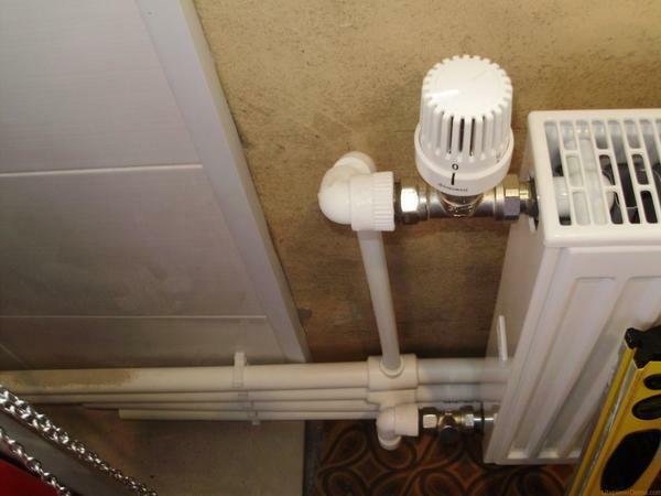 Installation of a thermal head on a radiator of heating is carried out proceeding from the certain type of system of heating