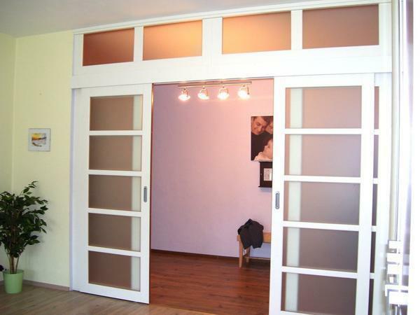 When choosing sliding doors for a room, be sure to take into account their quality, strength and functionality
