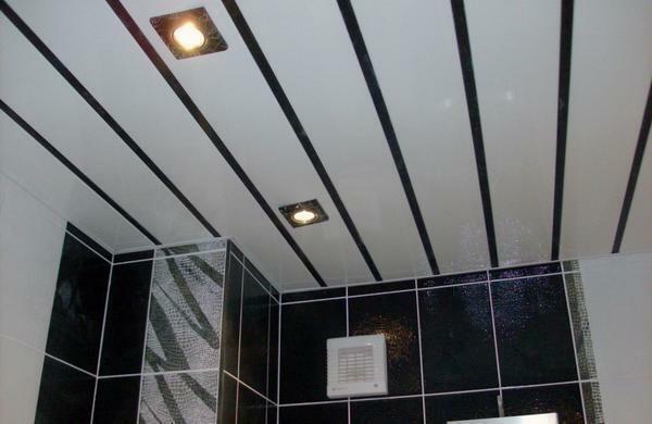 To finish the ceiling in the bathroom suitable plastic panels. They are made of strong, ductile material, which has good sound insulation and moisture resistance