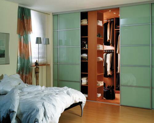 Choosing doors for the dressing room, you should consider the practicality and personal preferences
