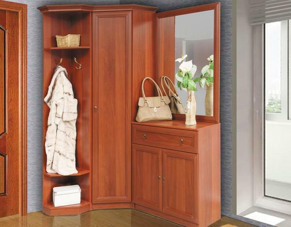 The corner chest is well suited for small hallways due to its compactness