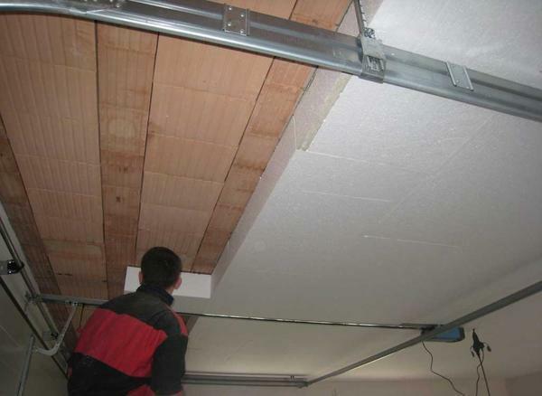Expanded polystyrene is presented in the form of rigid slabs, which need to be stacked between the rafters or directly to the floor of the attic