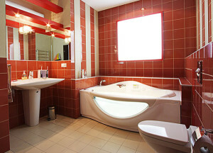לקשט את חדר האמבטיה עם הידיים: רעיונות לקישוט