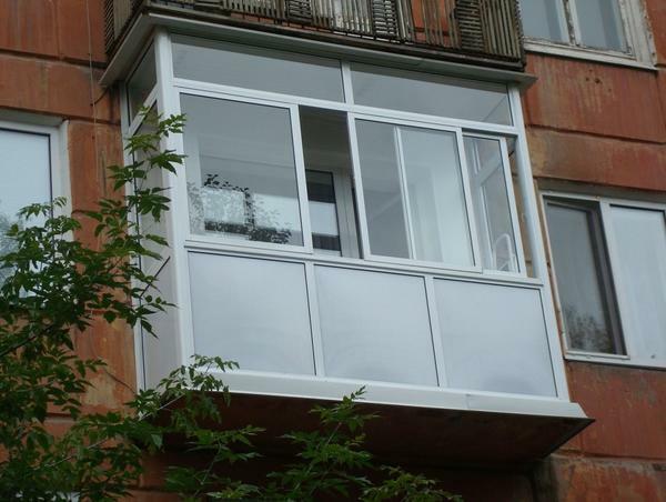 Pred nadaljevanjem hladnih steklenih balkonov iz aluminijastega profila, je treba videti video tutorial, in se seznanijo s strokovnimi nasveti