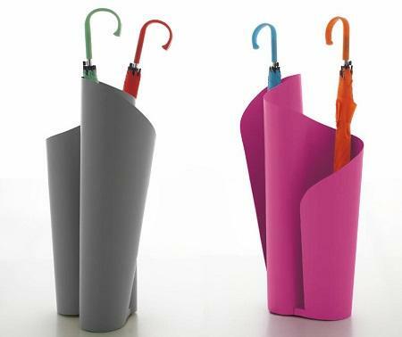 Há uma grande variedade de suportes para guarda-chuvas, por isso é fácil escolher um modelo que é adequado para um determinado estilo de corredor interior