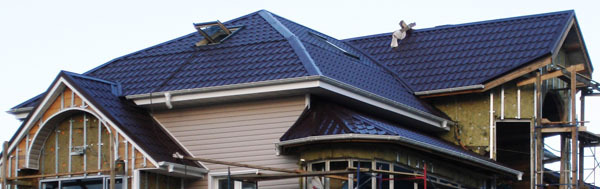 Die Reparatur des Daches eines Privathauses
