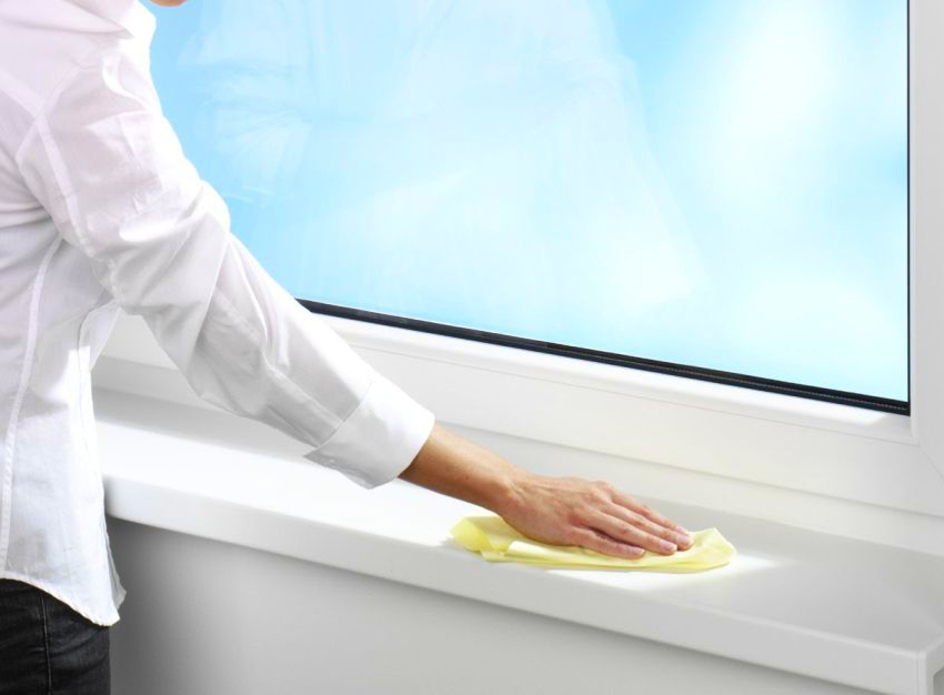 To eliminate minor defects, you can use a special wax for the laminate.