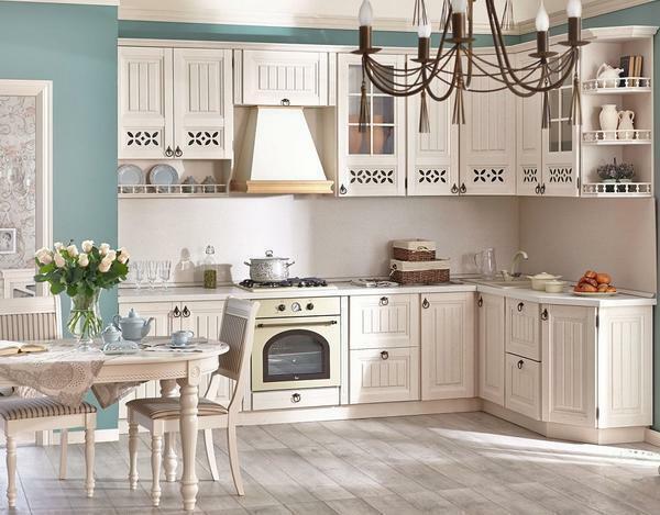 I matsalen, gjorde i stil med "Provence", är det oftast ligger möbler, dekorerad med element som betonar den raffinerade skönheten i rustik stil