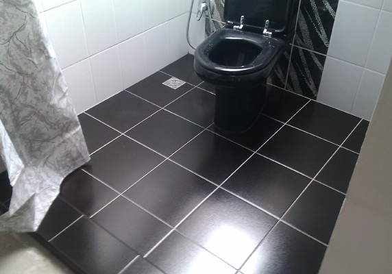 Tile - the perfect solution, the material looks good and is not afraid of moisture and cleaning agents