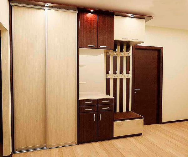 The corner entrance hall with a wardrobe will conveniently accommodate and securely store your belongings